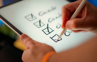 Checklist and quality certificate, symbol of the renewed ISO 9001 standard