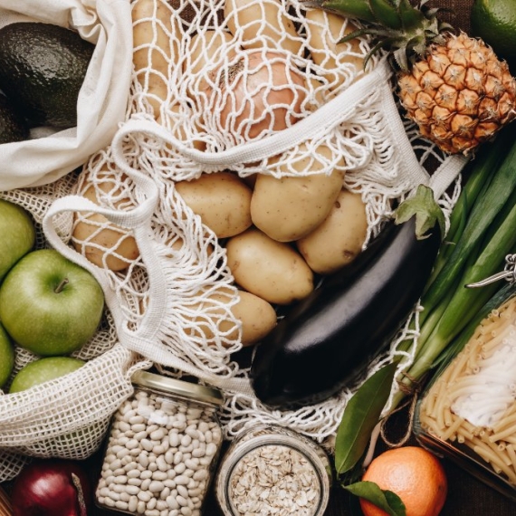 Verse groenten en fruit, illustratie bij de oproep om contact op te nemen met AMNorman